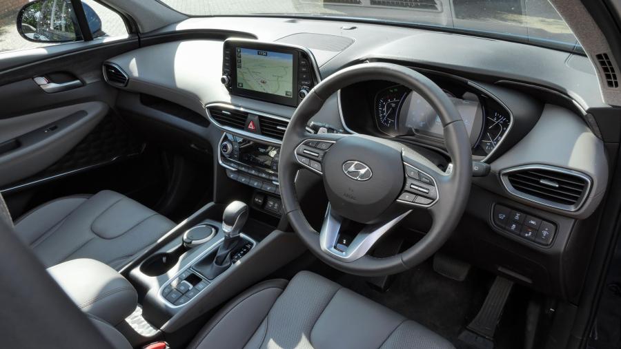 Интерьер Hyundai Santa Fe (TM) 2018 года  (UK) (фото 25 из 40)